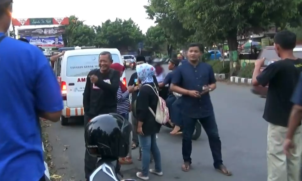 Takjil Gratis "Komunitas Sisi Lain Kabupaten Tegal 