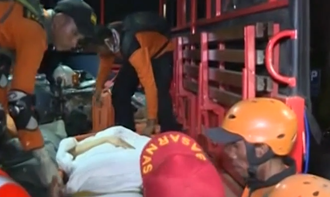 Fitri, Korban Selamat dari Reruntuhan Hotel Roa-Roa 