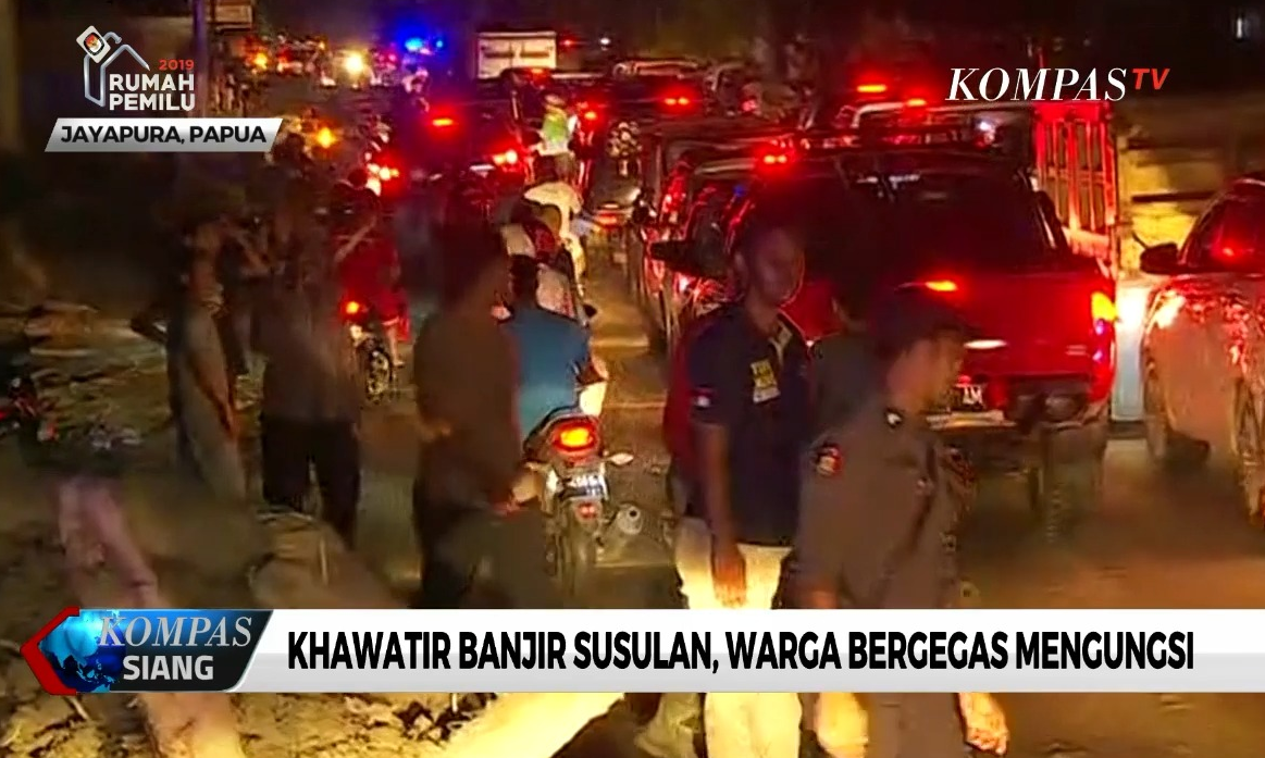 Panik Soal Kabar Banjir Susulan, Warga Bergegas Mengungsi 
