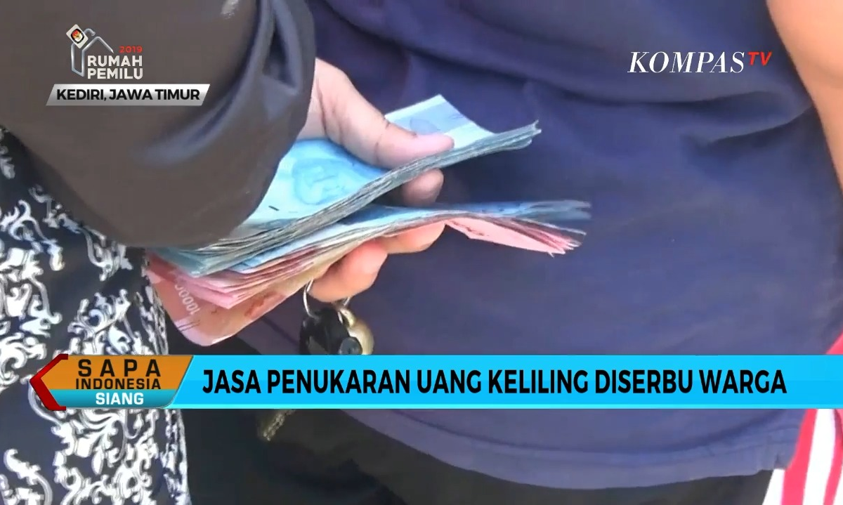 Bulan Ramadan, Jasa Penukaran Uang Keliling Diserbu Warga 